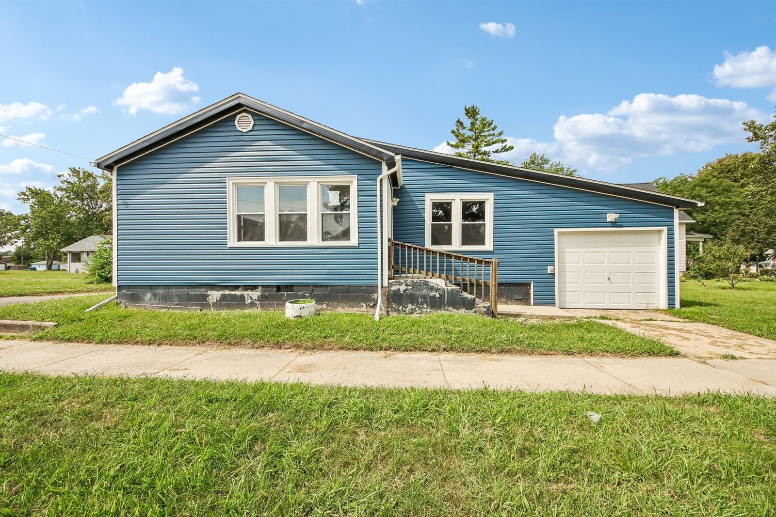 Property Photo:  255 N Hunter Avenue  IL 60901 