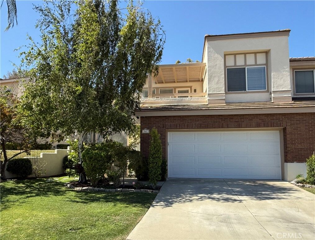 Property Photo:  967 S Flintridge  CA 92808 
