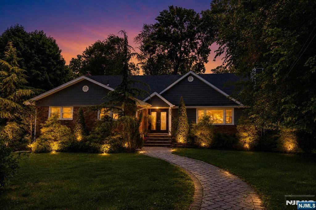 Property Photo:  375 Queens Court  NJ 07450 
