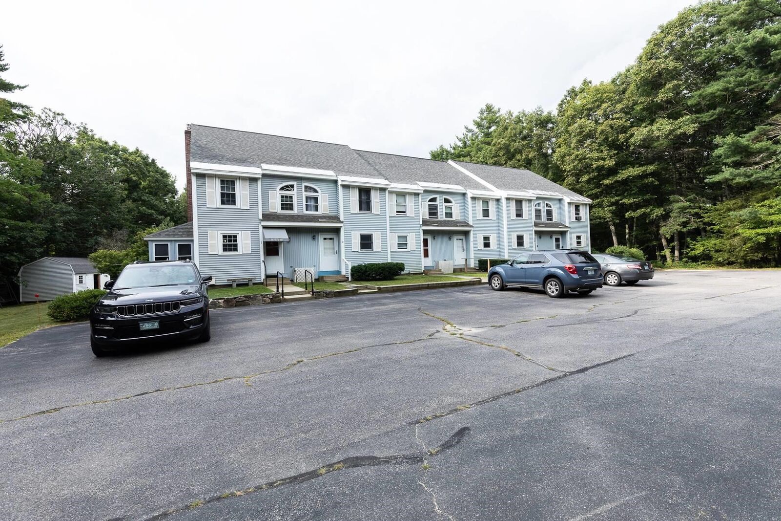 Property Photo: 1400 Turnpike Road NH 03071