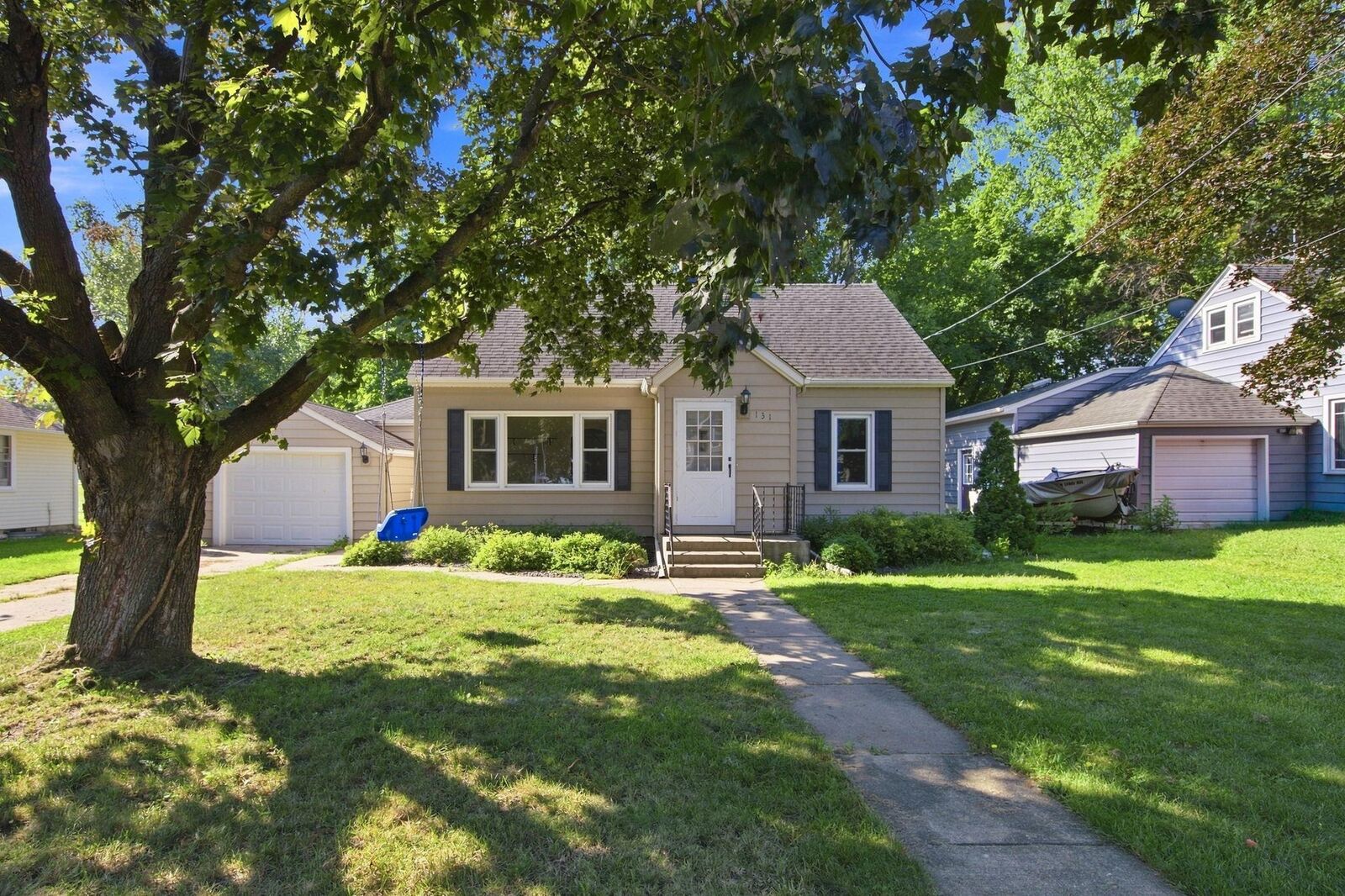 Property Photo:  131 Elm Street E  MN 55368 