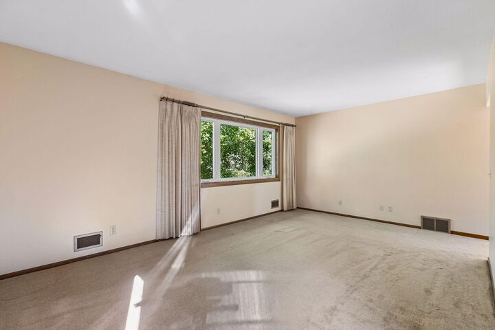 Property Photo:  450 Ranchview Lane N  MN 55447 