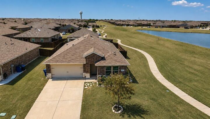 Property Photo: 1000 Homestead Lane TX 75189