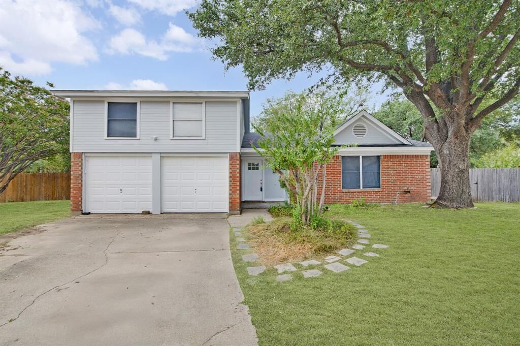 Property Photo: 6401 Greenfield Court TX 76148
