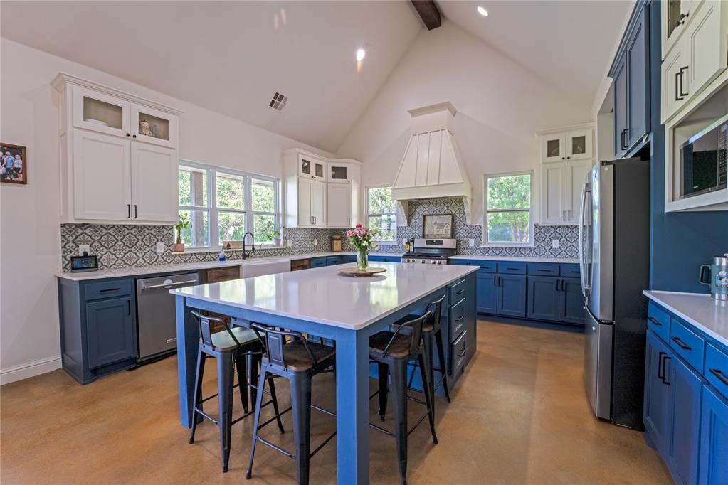 Property Photo:  124 Kevin Lane  OK 73089 