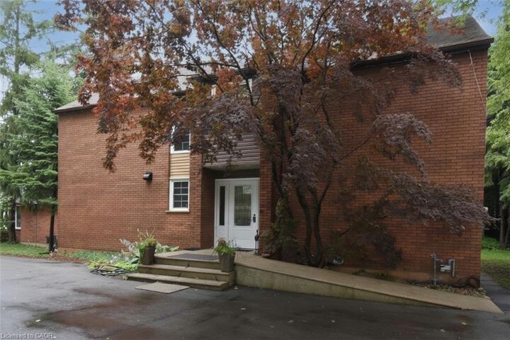949 Upper Paradise Road — photo 1