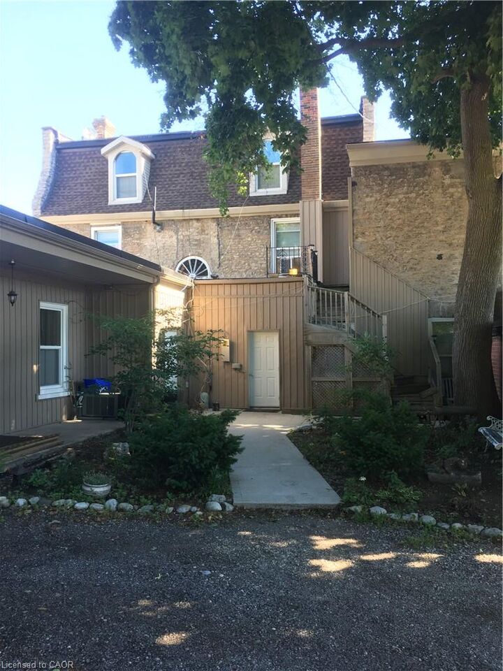 Property Photo:  840 King St E/S Street 5  ON N3H 3P2 