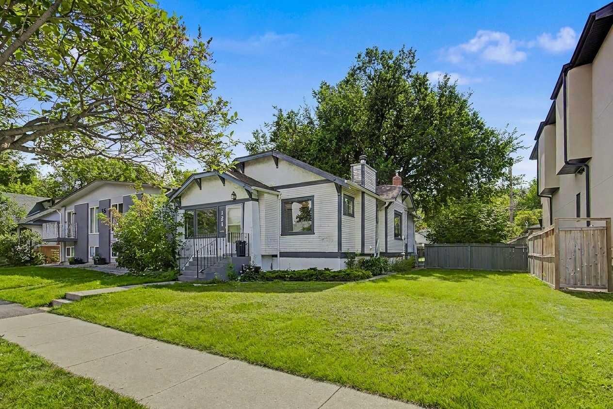 Property Photo: 121 10 Avenue NE AB T2E 0W8