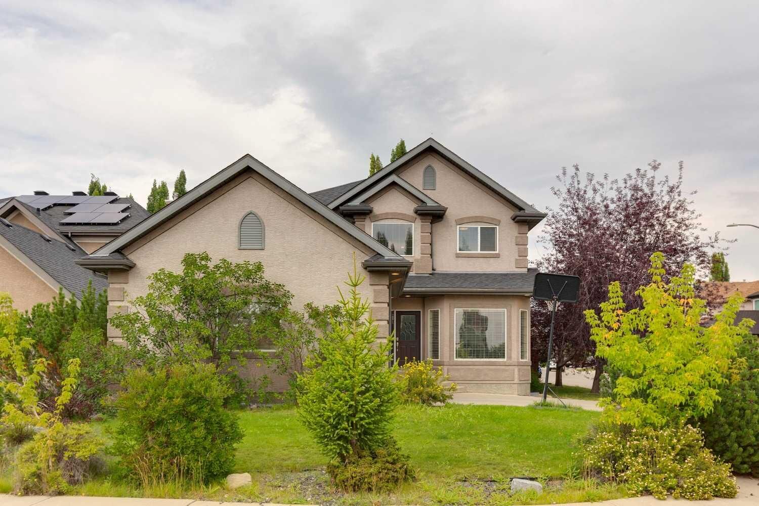 Property Photo: 3 Tuscany Glen Green NW AB T3L 2V8