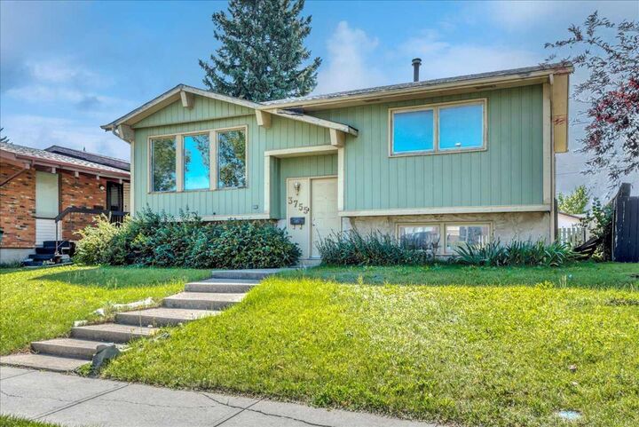 Property Photo:  3755 Whitehorn Drive NE  AB T1Y 5C4 