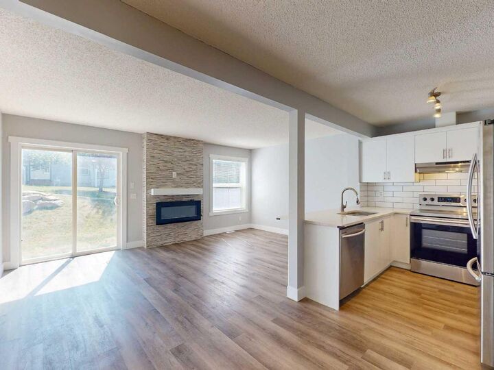 Property Photo:  75 Panatella Villas NW  AB T3K 0G6 