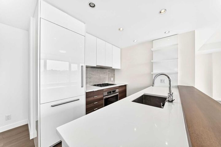 Property Photo: 118 Waterfront Court SW 803 AB T2P 1K8
