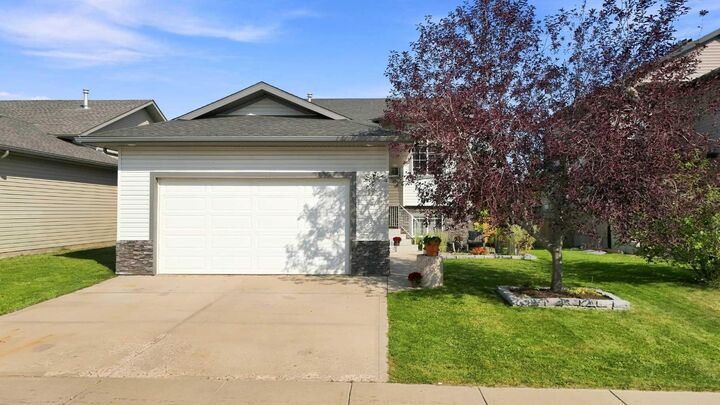 Property Photo:  19 Jenner Crescent  AB T4P 0B2 