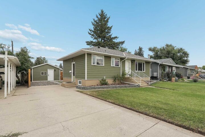 Property Photo:  2827 11 Avenue S  AB T1K 0L2 