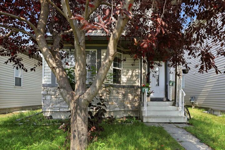 92 Arbour Meadows Close NW — photo 1