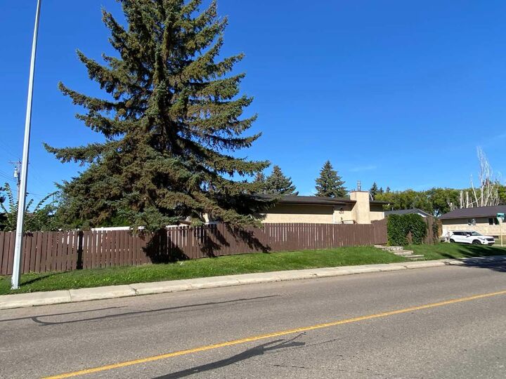 Property Photo: 3 Lake Bevan Drive E AB T1R 0L3