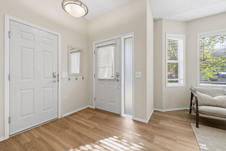 Property Photo:  42 Prestwick Pond Terrace SE  AB T2Z 3Z8 