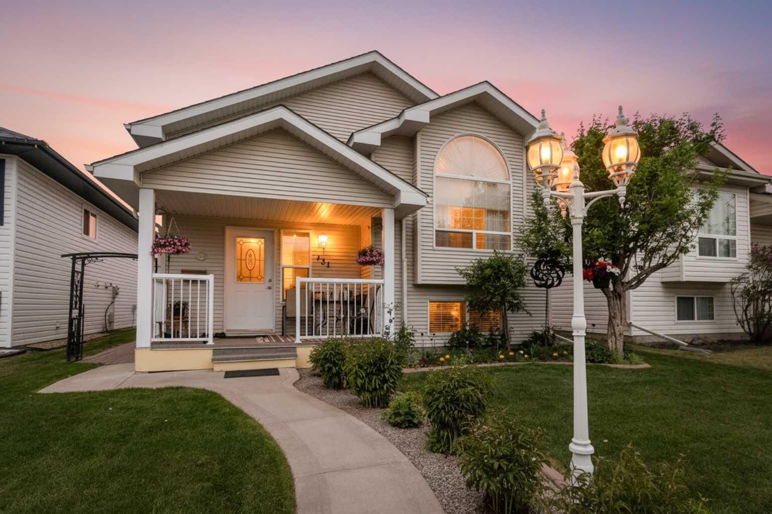 Property Photo:  131 Deschner Close  AB T4R 3C4 