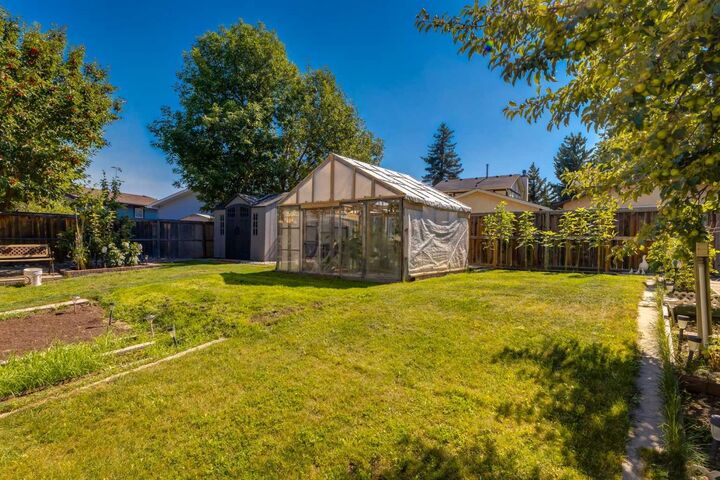Property Photo: 116 Bearberry Crescent NW AB T3K 1R3