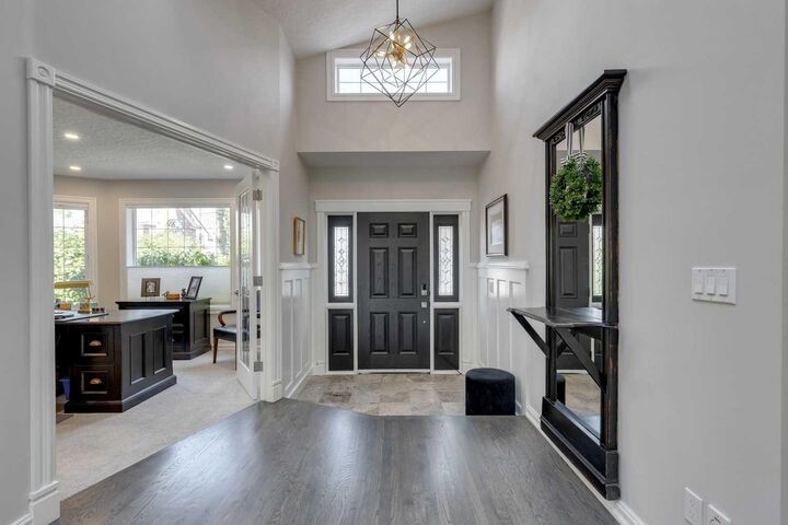 Property Photo: 6 Patterson Close SW AB T3H 3K2