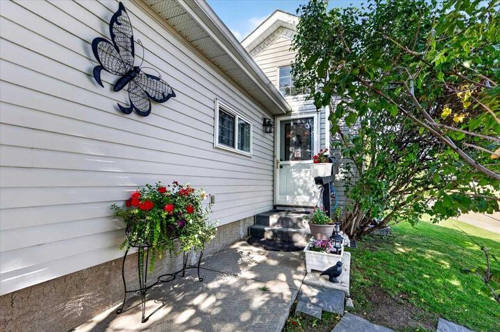 Property Photo: 74 San Diego Manor NE AB T1Y 7B6