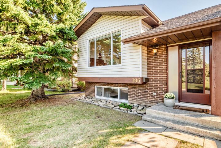 196 Edgedale Way NW — photo 1