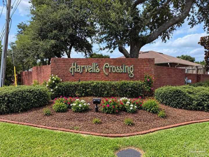 Property Photo:  2511 Stormy Cir  FL 32566 