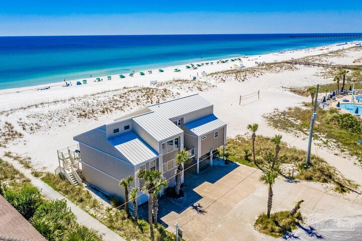 Property Photo:  100 Ariola Dr  FL 32561 