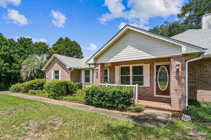 Property Photo: 5365 Morgan Ridge Dr FL 32570