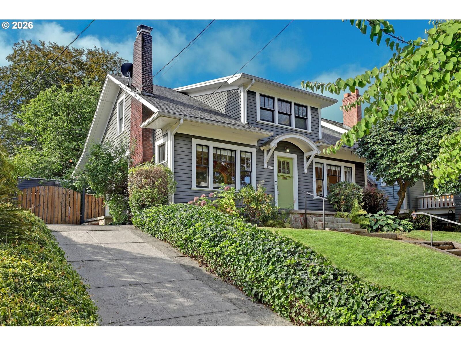 Property Photo: 3954 SE Ash St OR 97214