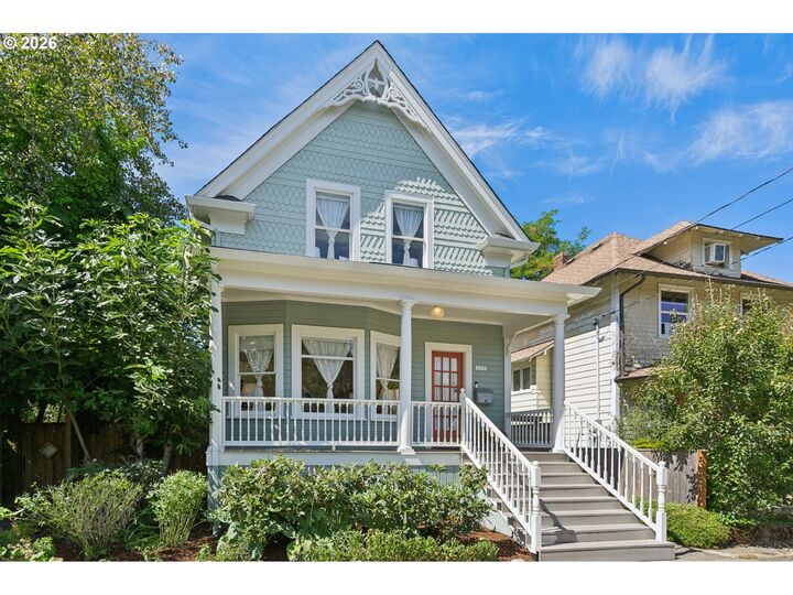 Property Photo:  3819 N Commercial Ave  OR 97227 