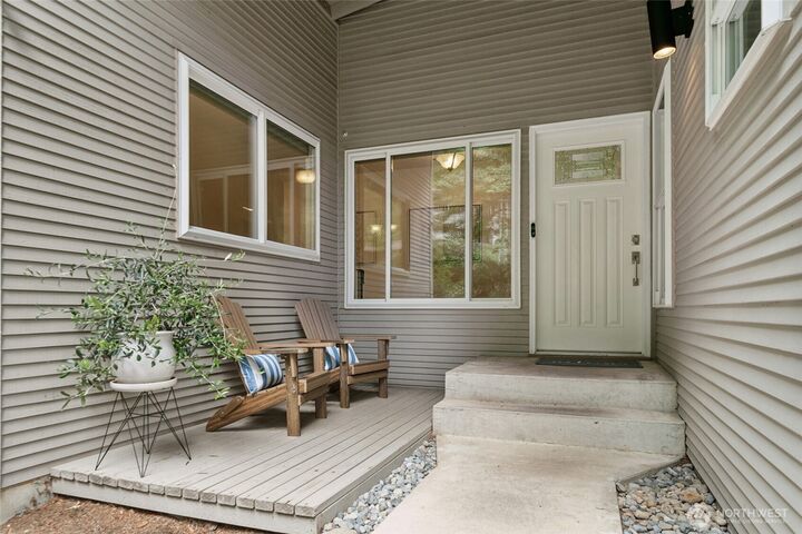 Property Photo:  1115  Wildwood Boulevard SW  WA 98027 