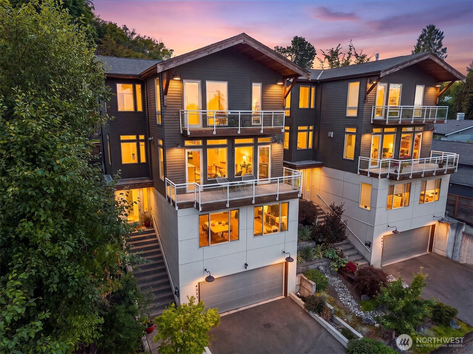 Property Photo:  4025  Burton Place W  WA 98199 