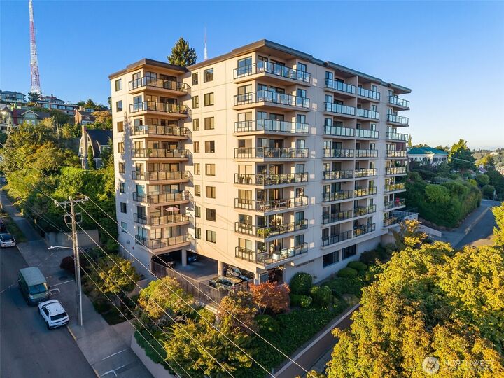 Property Photo:  100  Ward Street 303  WA 98109 