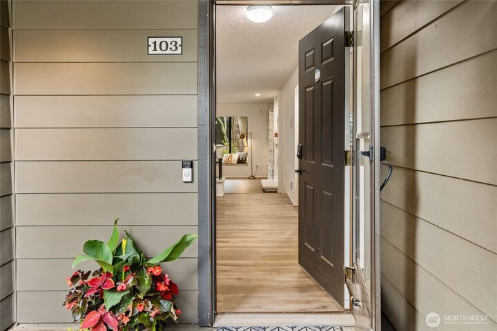 Property Photo:  1819 N 107th Street 103  WA 98133 