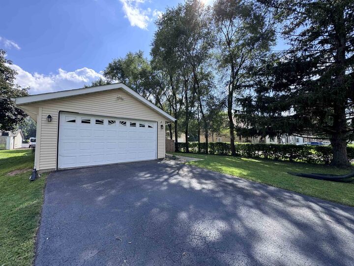 Property Photo: 837 Maple Avenue IL 61115