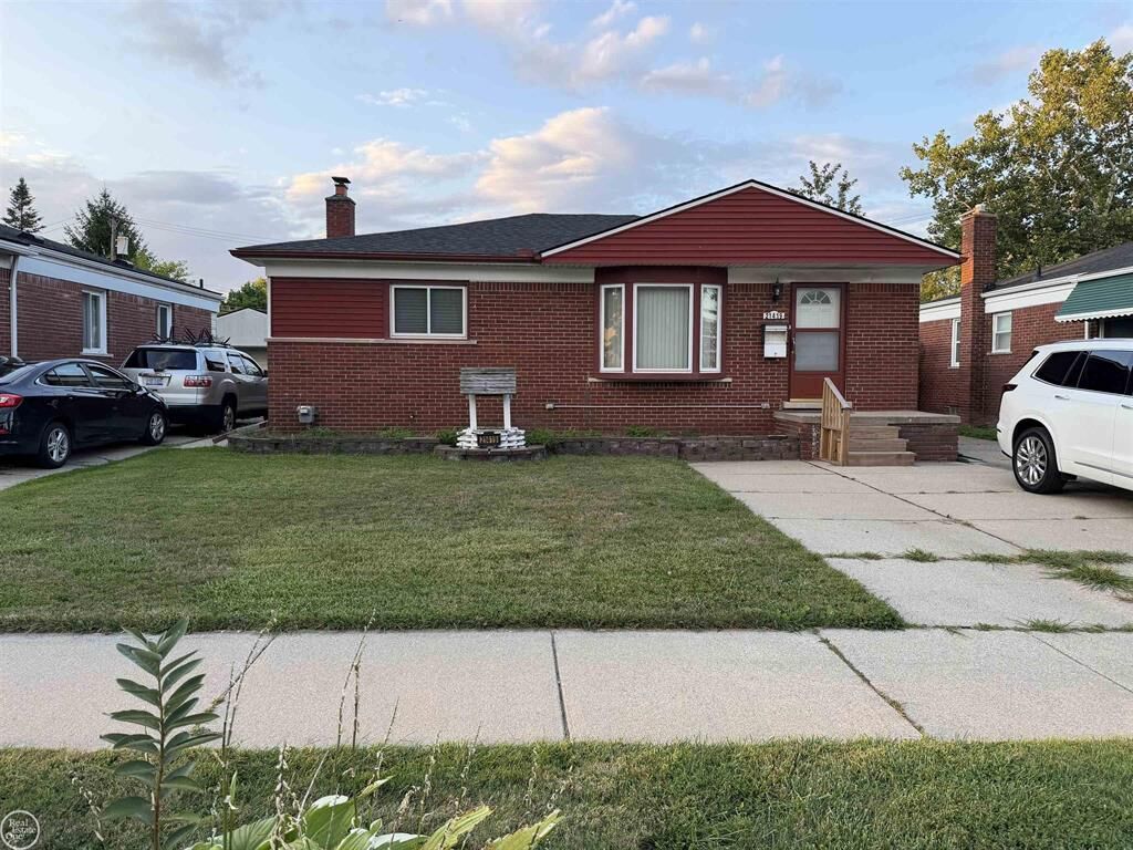 Property Photo:  21419 E 13 Mile Road  MI 48082 
