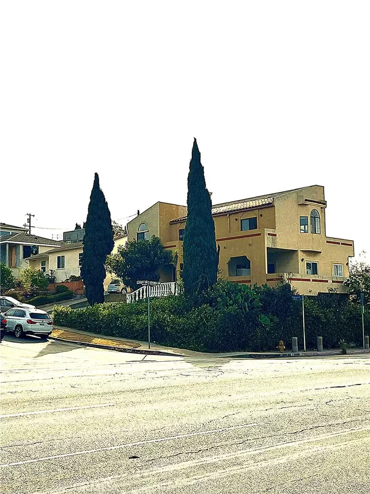 Property Photo:  12330 Stanwood  CA 90066 