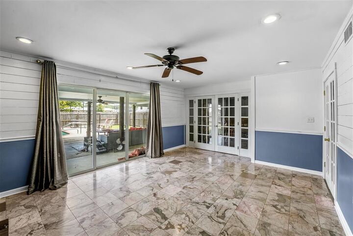 Property Photo: 400 E Nichols Street E LA 70591