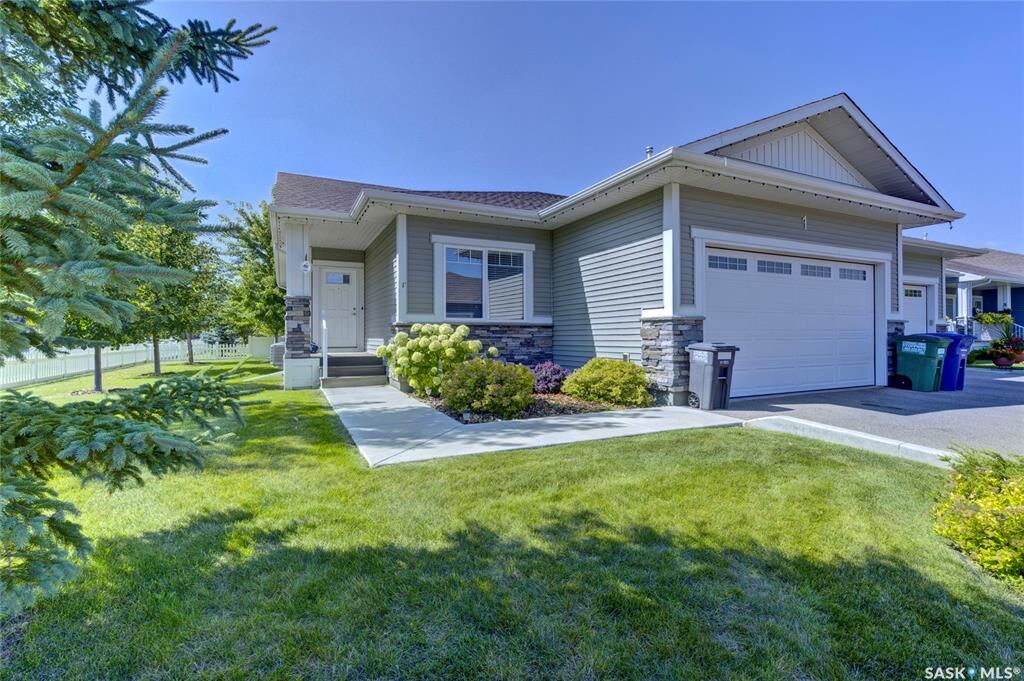 Property Photo: 3206 11th Street W #1 SK S7M 5Z1