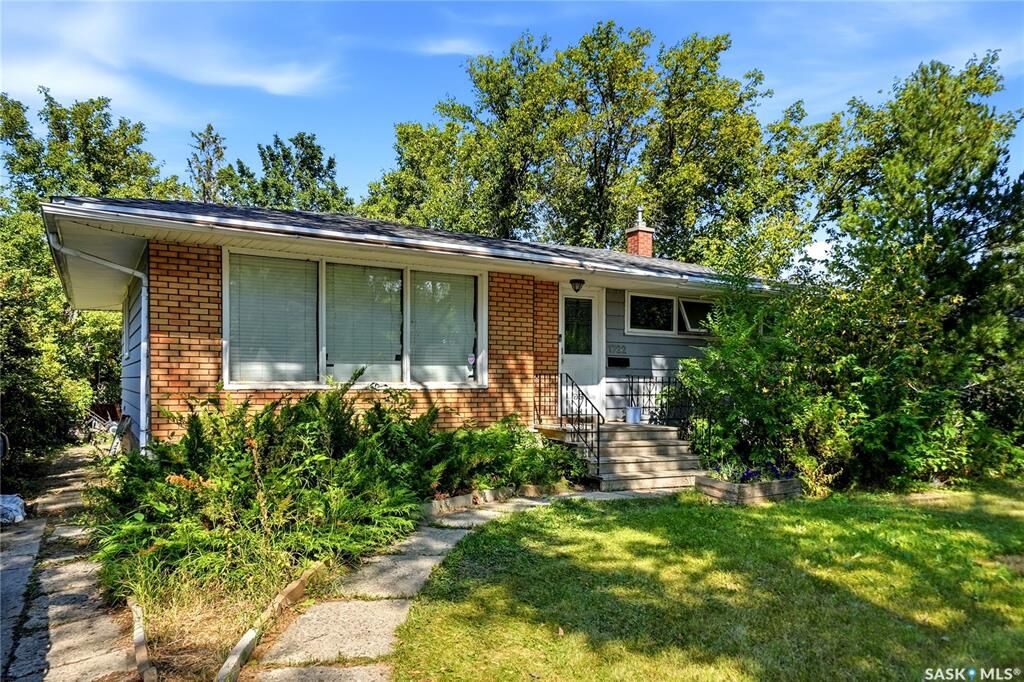 Property Photo:  1722 Macpherson Avenue  SK S4S 4C9 