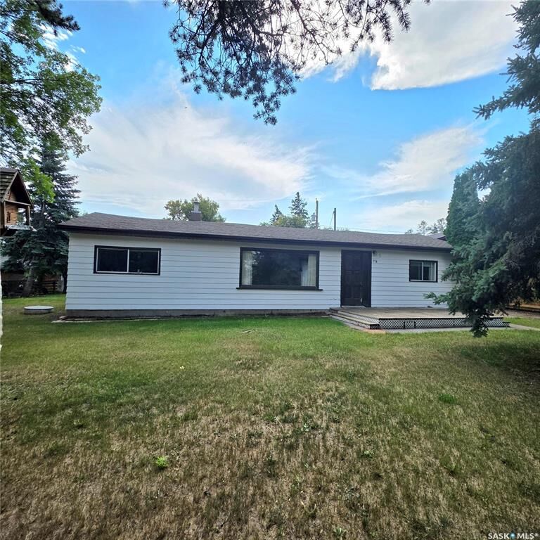 Property Photo:  274 Pine Street  SK S6V 5R8 