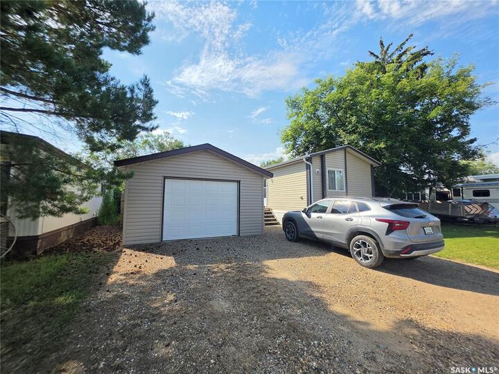 Property Photo: 481 34th Street SK S0M 0E0