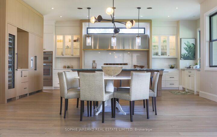 Property Photo: 939 Melton Drive ON L4Y 1K9