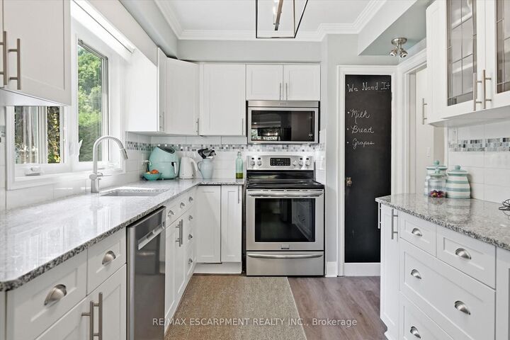 Property Photo: 6 Kerman Avenue ON L3M 3W4