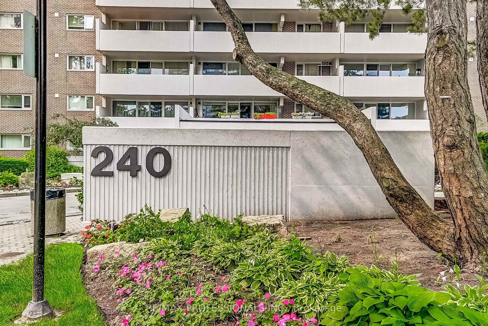 Property Photo: 240 Scarlett Road 1405 ON M6N 4X4