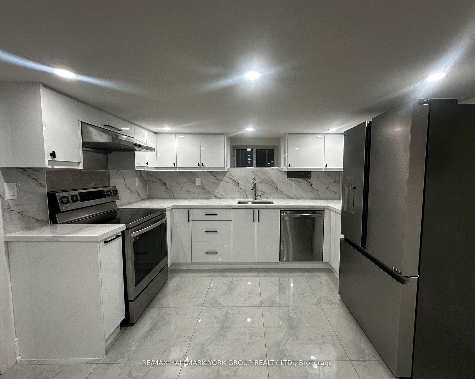 Property Photo:  420 Osborne Street Lower  ON L0K 1A0 