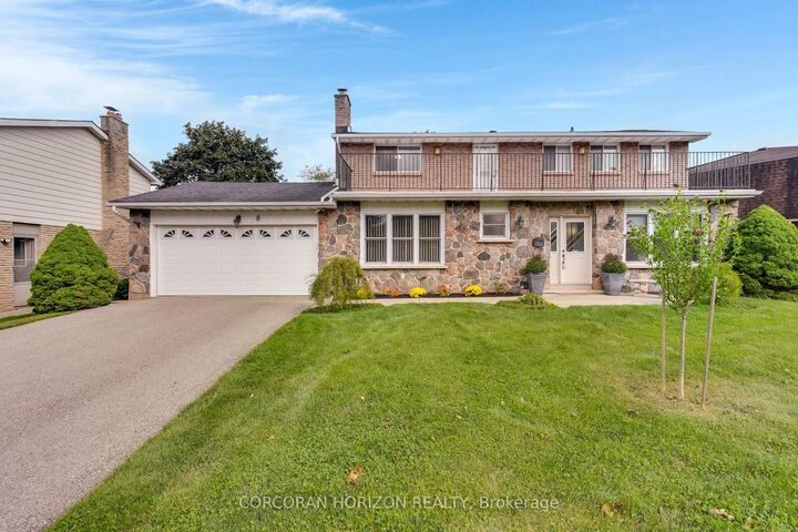 8 Blue Spruce Court — photo 1