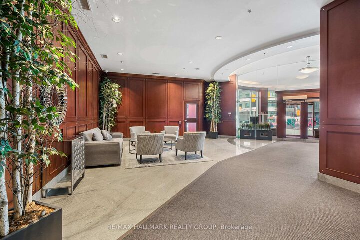 Property Photo:  234 Rideau Street 2404  ON K1N 0A9 