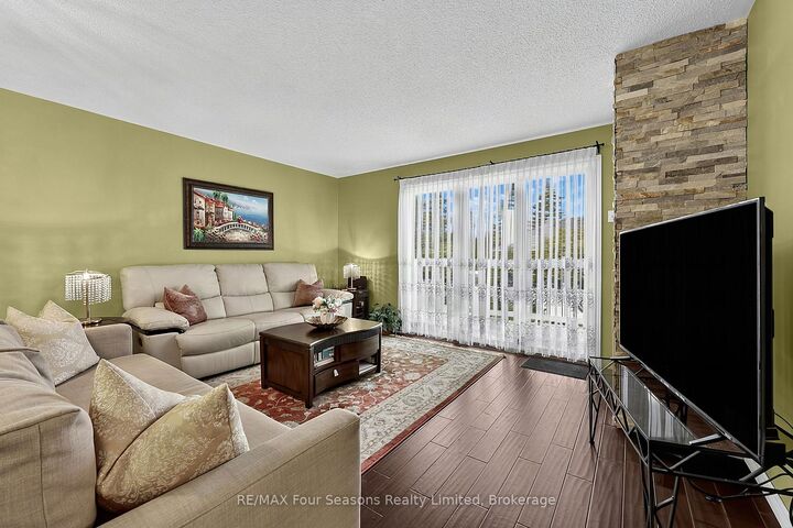 Property Photo: 34 Dawson Drive 839 ON L9Y 5B4